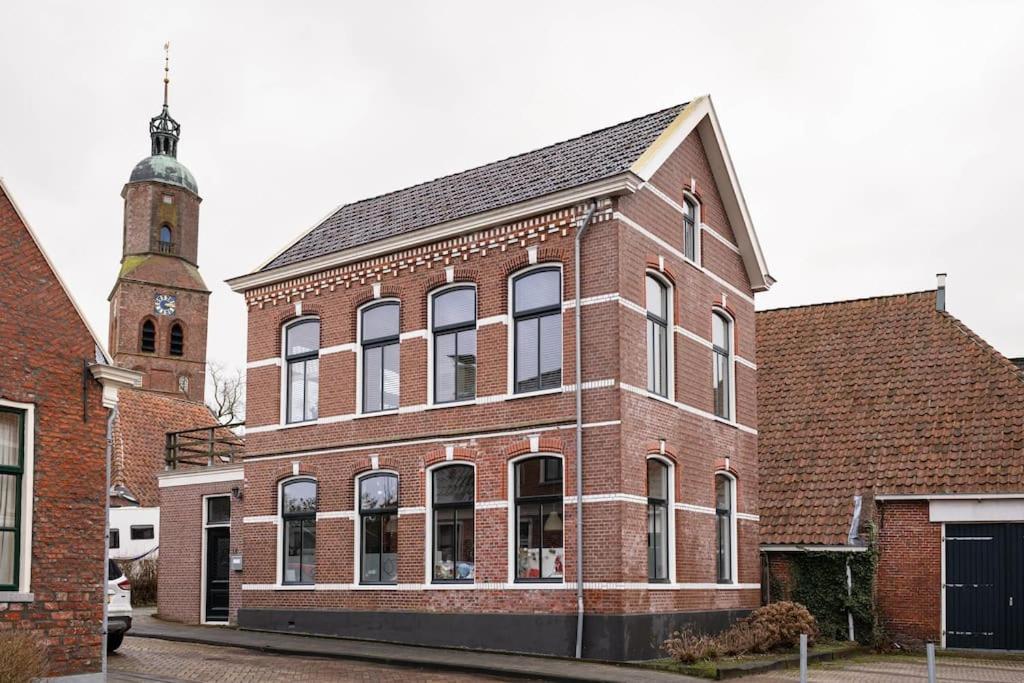 Sfeervol Verblijf In Oude Gemeentehuis Eenrum. Eksteriør billede