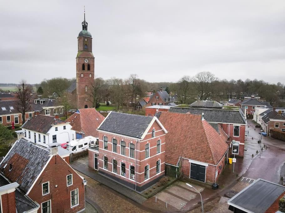 Sfeervol Verblijf In Oude Gemeentehuis Eenrum. Eksteriør billede