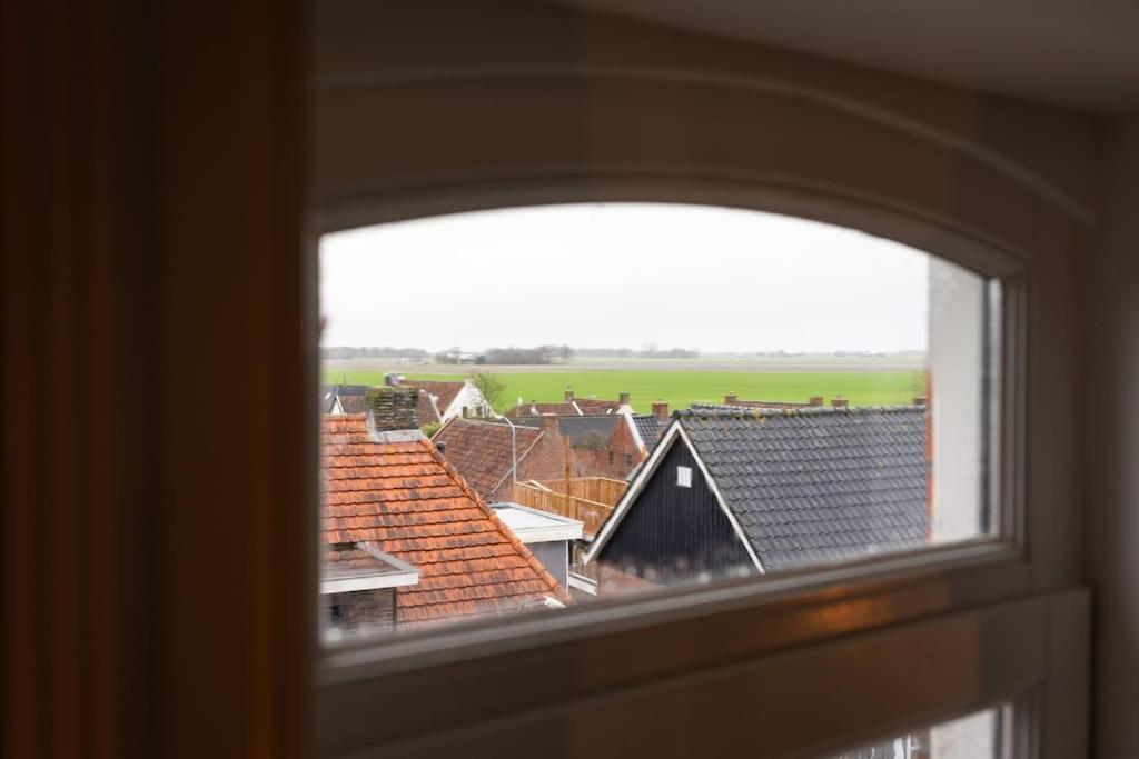 Sfeervol Verblijf In Oude Gemeentehuis Eenrum. Eksteriør billede