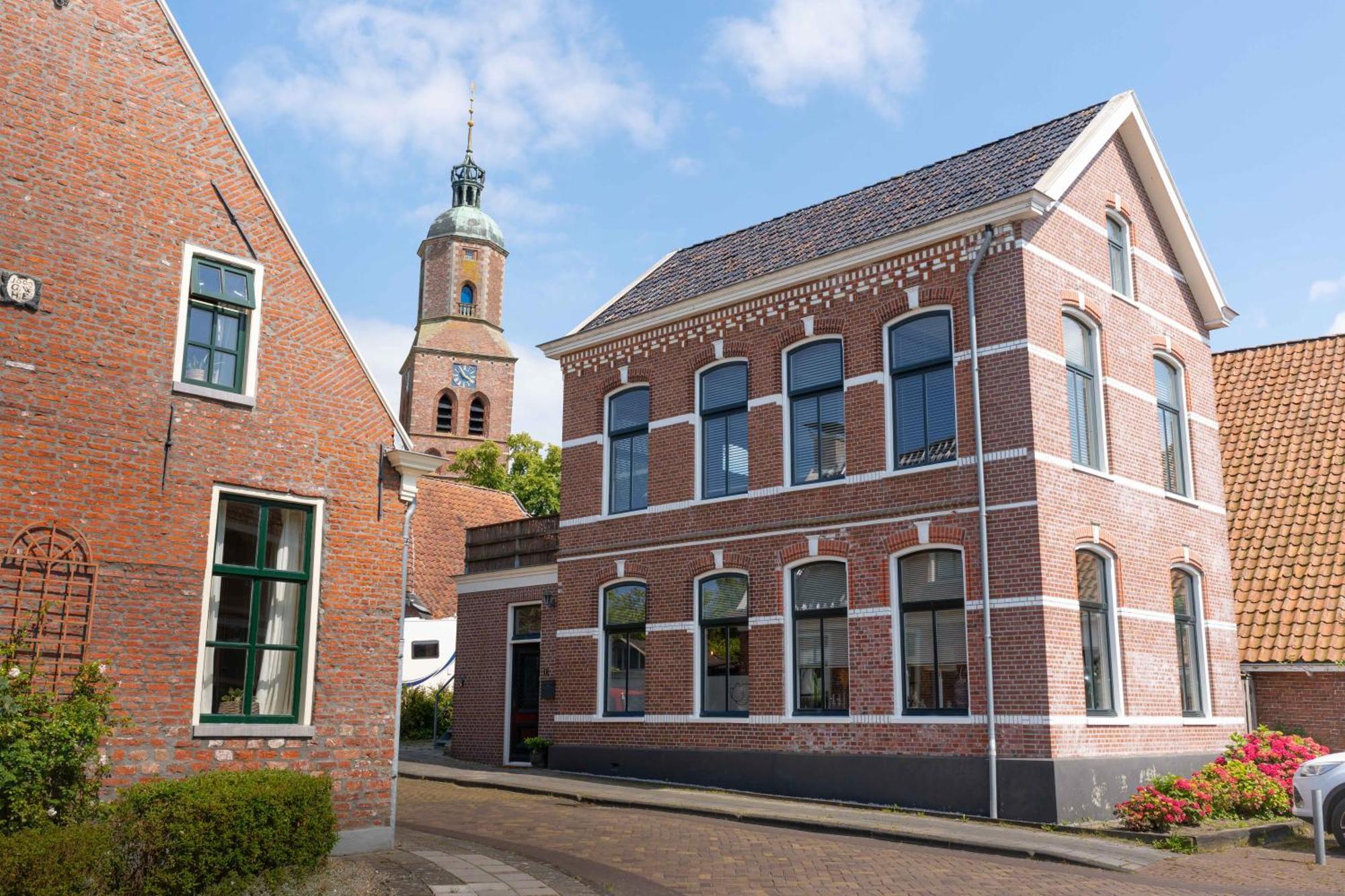 Sfeervol Verblijf In Oude Gemeentehuis Eenrum. Eksteriør billede